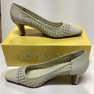 Antía Shoes, Women’s Pumps, Bone Colored, 10W